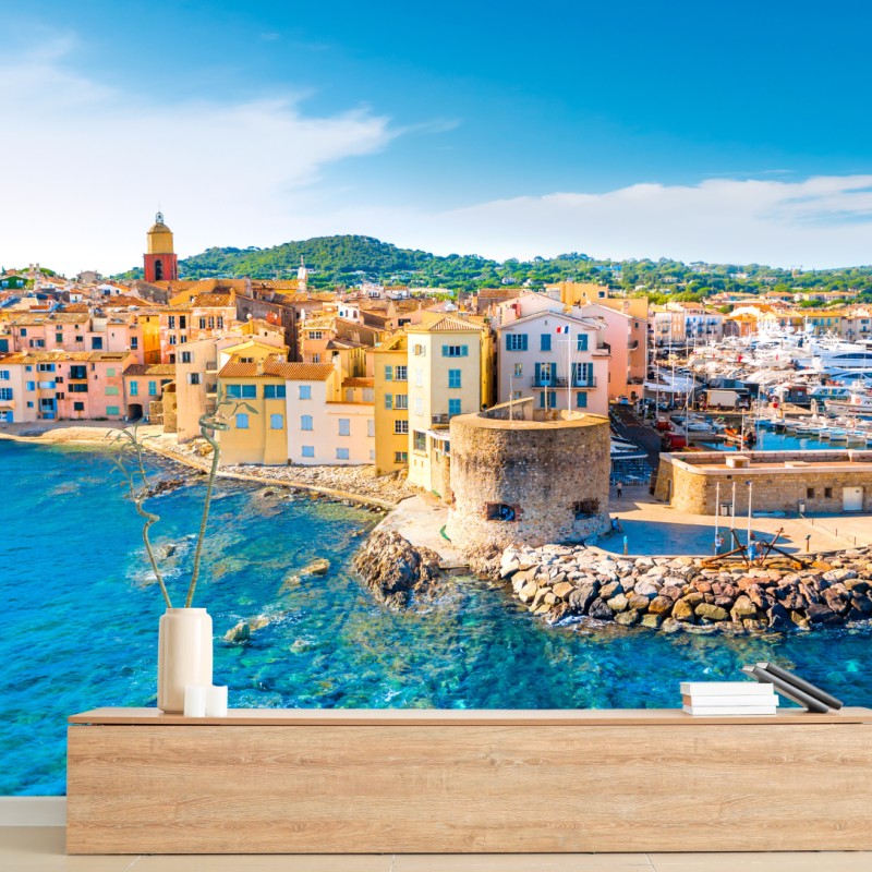 Carta da parati vista pittoresca di Saint-Tropez sul mare