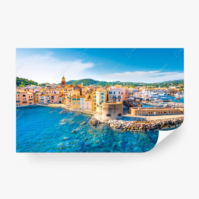Carta da parati vista pittoresca di Saint-Tropez sul mare