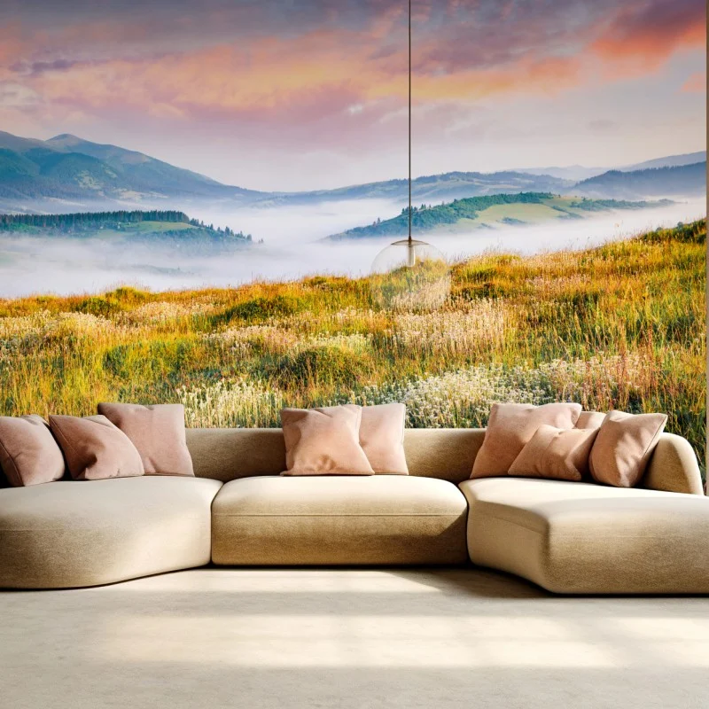 Carta da parati alba nebbiosa nei Carpazi