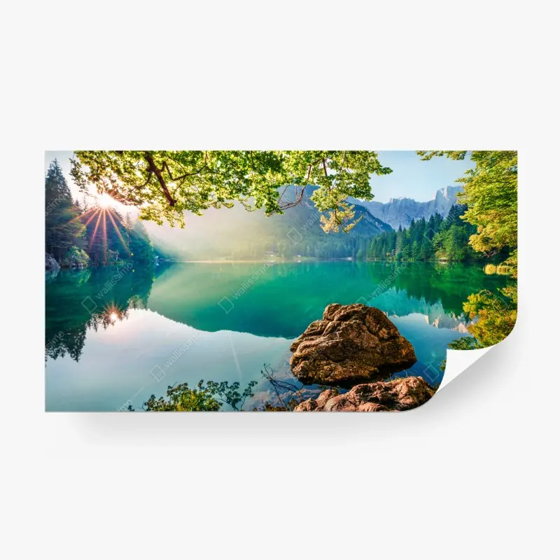 Carta da parati serenità mattutina sul Lago di Fusine tra le Alpi Giulie