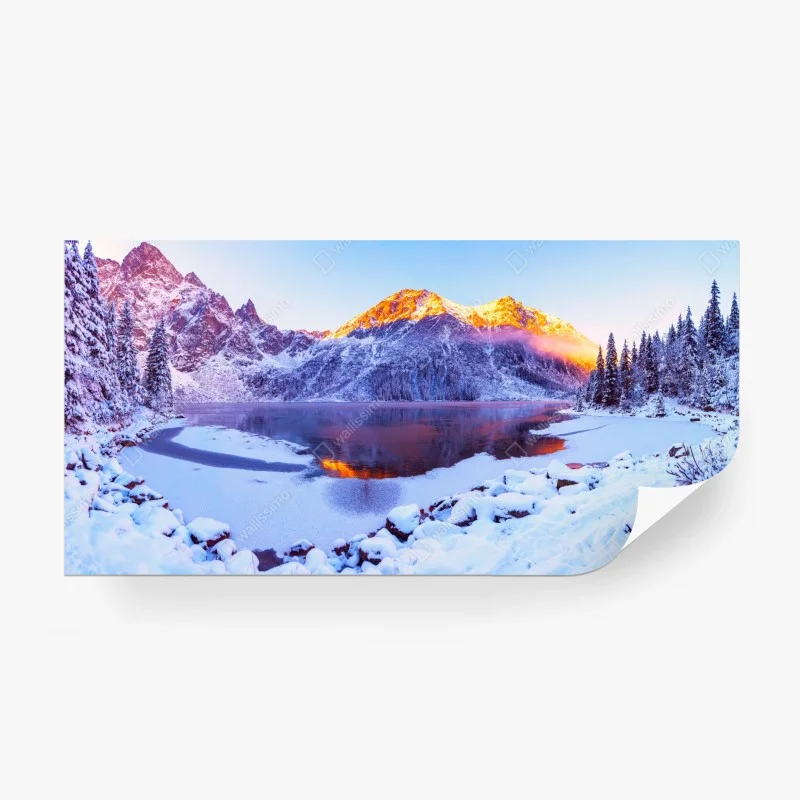 Carta da parati alba dorata sulle Alpi innevate