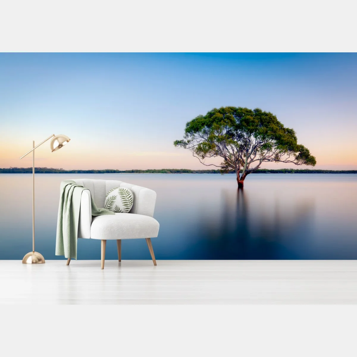 Carta da parati albero solitario sul lago al tramonto • Wallissimo® Carta da parati albero solitario sul lago al tramonto • Wallissimo®