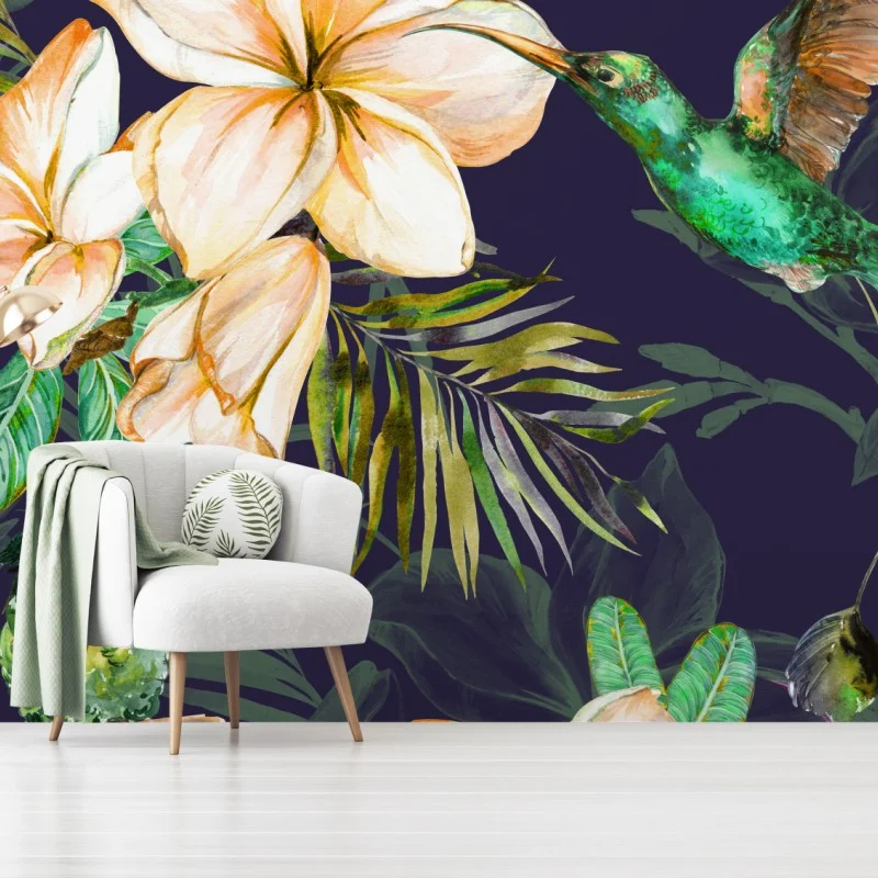 Carta da parati motivo tropicale con colibrì e plumeria su sfondo scuro