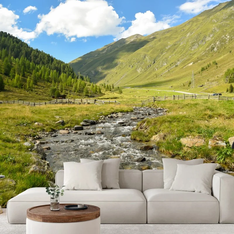 Carta da parati panorama alpino con torrente e prati