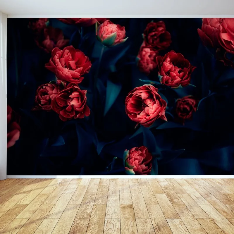 Carta da parati fiori rossi su sfondo scuro