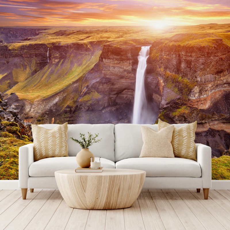 Carta da parati tramonto su Haifoss, cascata maestosa dell'Islanda