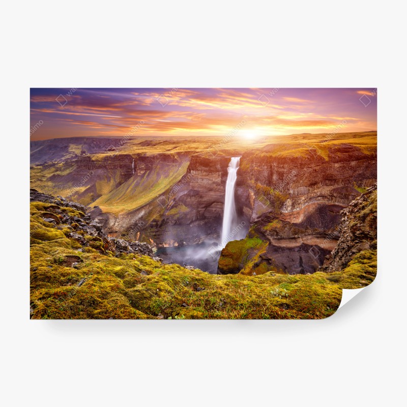 Carta da parati tramonto su Haifoss, cascata maestosa dell'Islanda