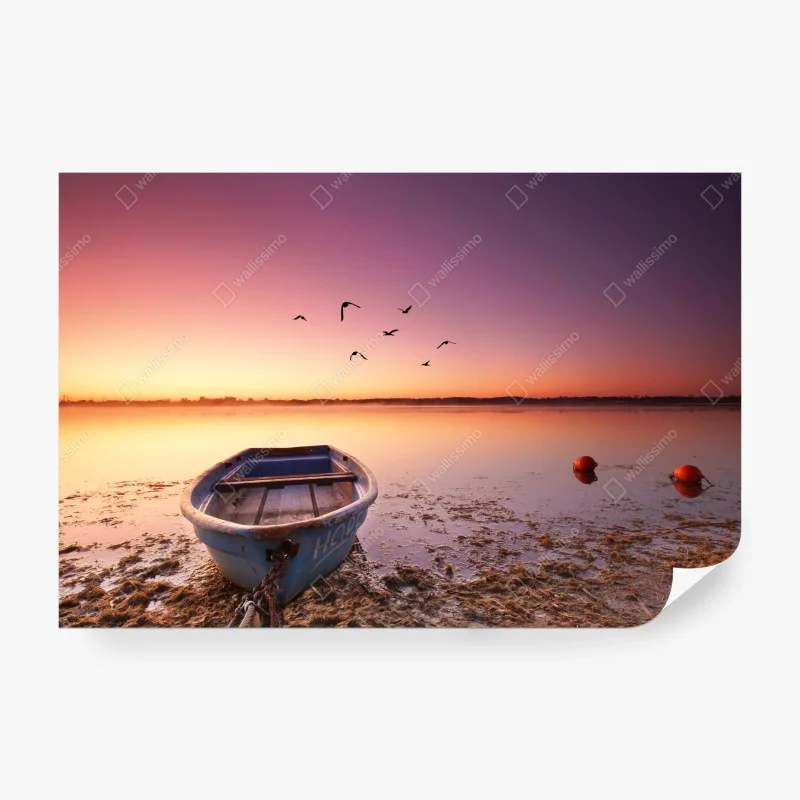 Carta da parati tramonto sul lago con barca solitaria
