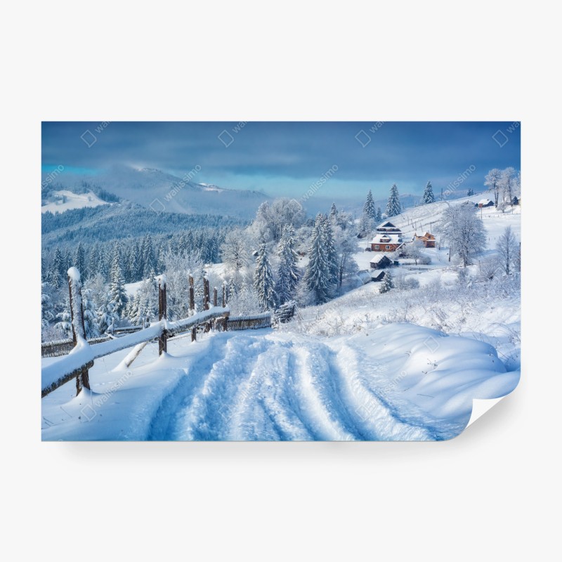 Carta da parati sentiero innevato verso il villaggio alpino