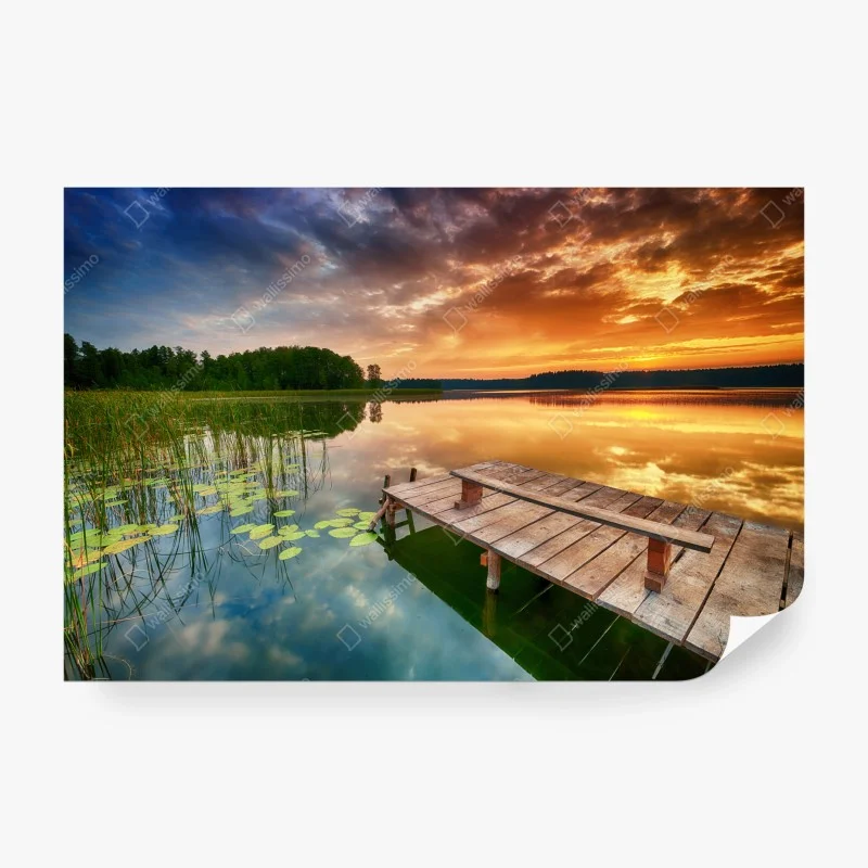 Carta da parati molo all'alba sul lago dorato
