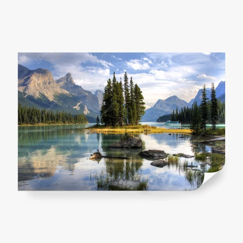 Carta da parati isola di pini su lago alpino al tramonto