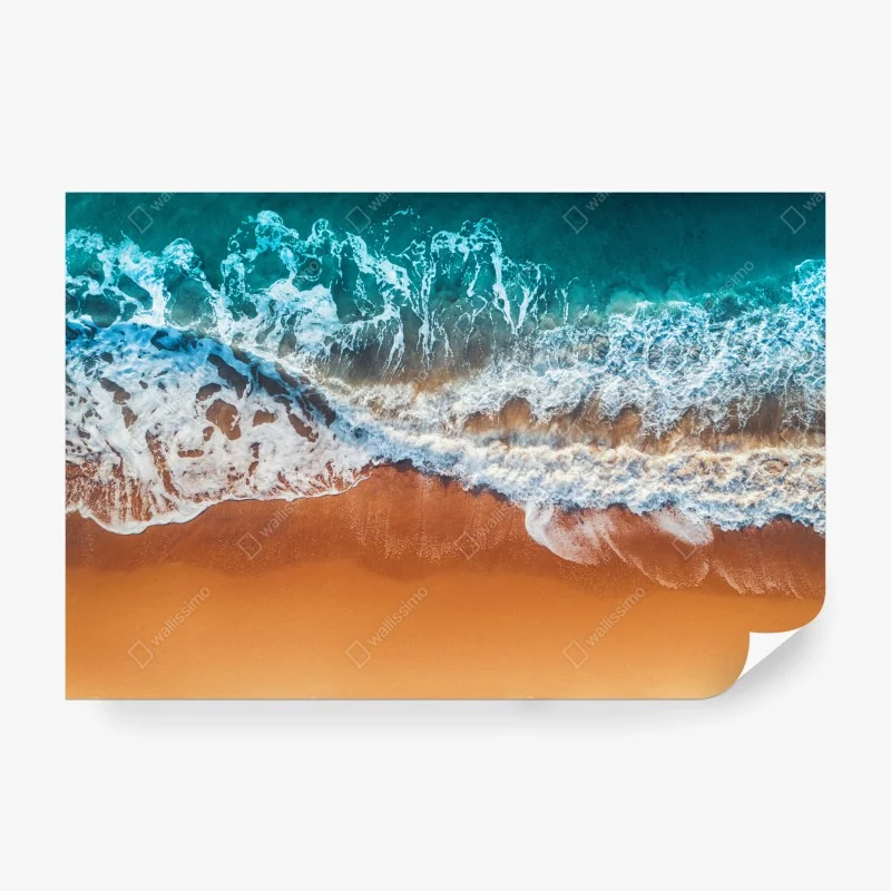 Carta da parati abbraccio del mare sulla spiaggia