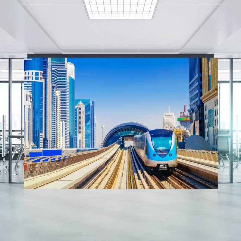 Carta da parati metropolitana futuristica tra i grattacieli