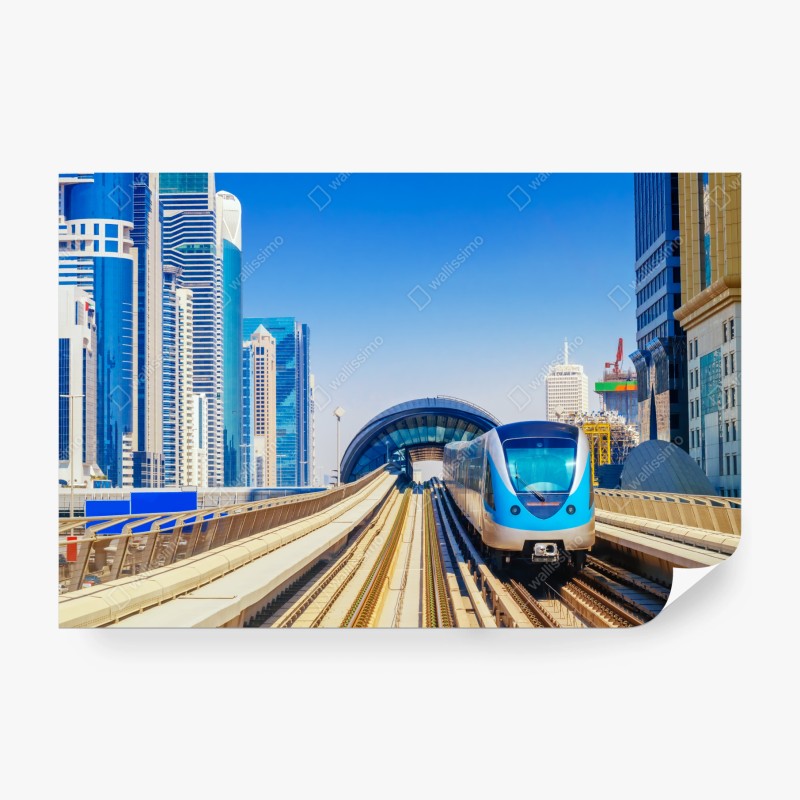 Carta da parati metropolitana futuristica tra i grattacieli