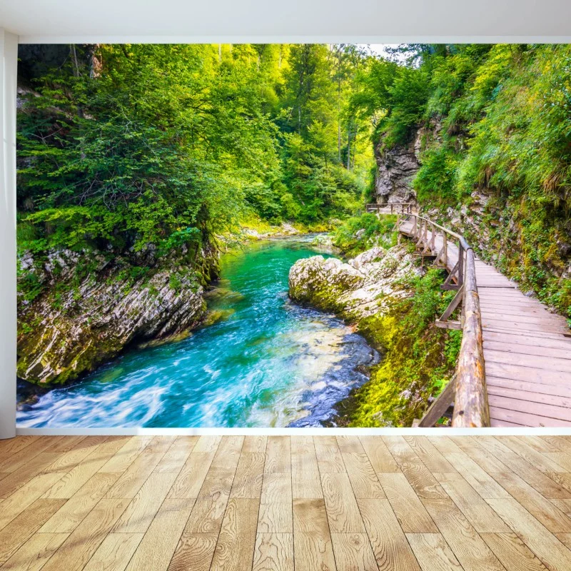 Carta da parati passerella sul fiume turchese tra le rocce