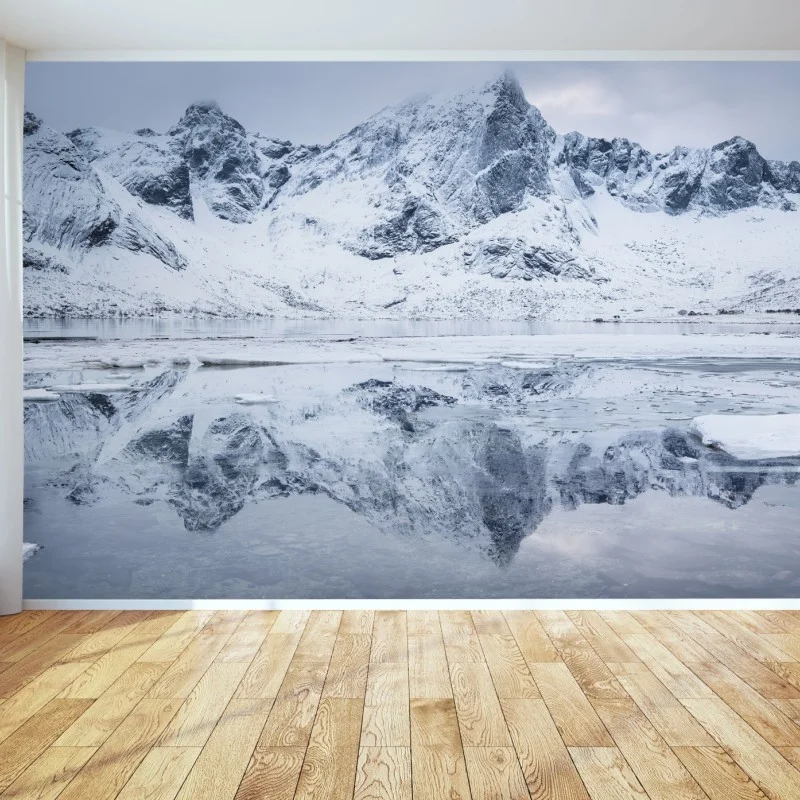Carta da parati riflessi artici sulle montagne della Norvegia