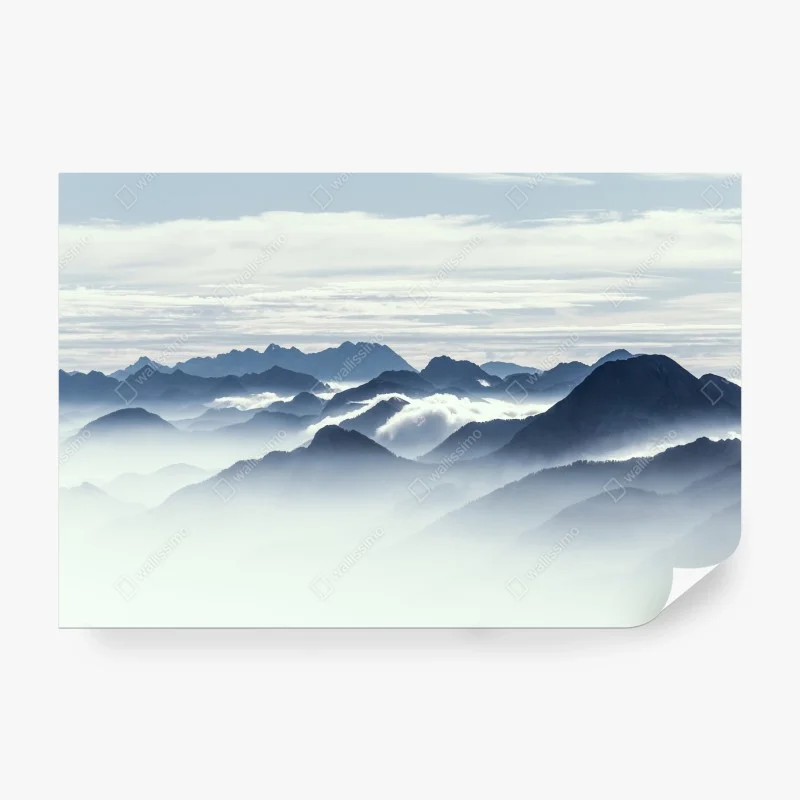 Carta da parati panorama di montagne avvolte nella nebbia