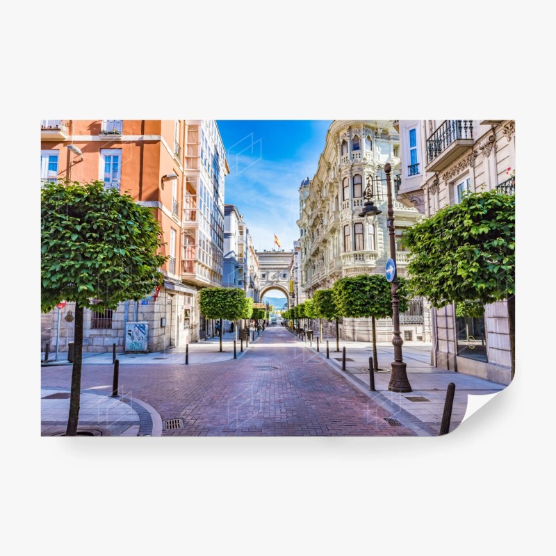 Carta da parati viale storico di Santander sotto il cielo azzurro