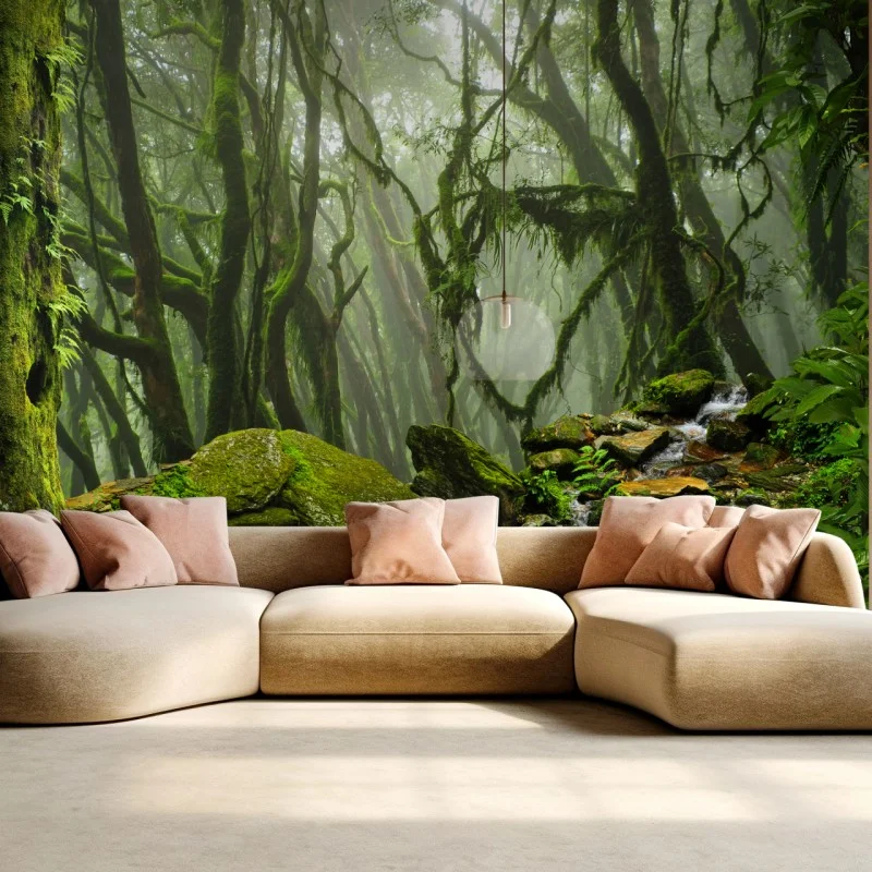 Carta da parati foresta incantata di muschio e nebbia
