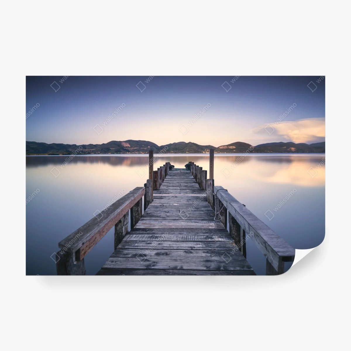 Carta da parati molo in legno al tramonto, Massaciuccoli, Toscana • Wallissimo®