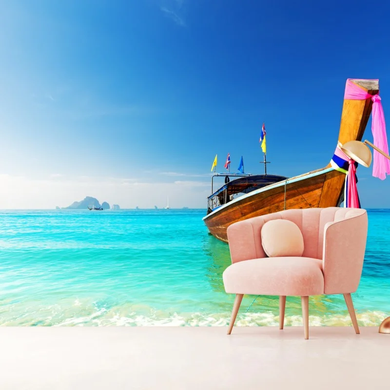 Carta da parati barca tradizionale su spiaggia tropicale, Thailandia