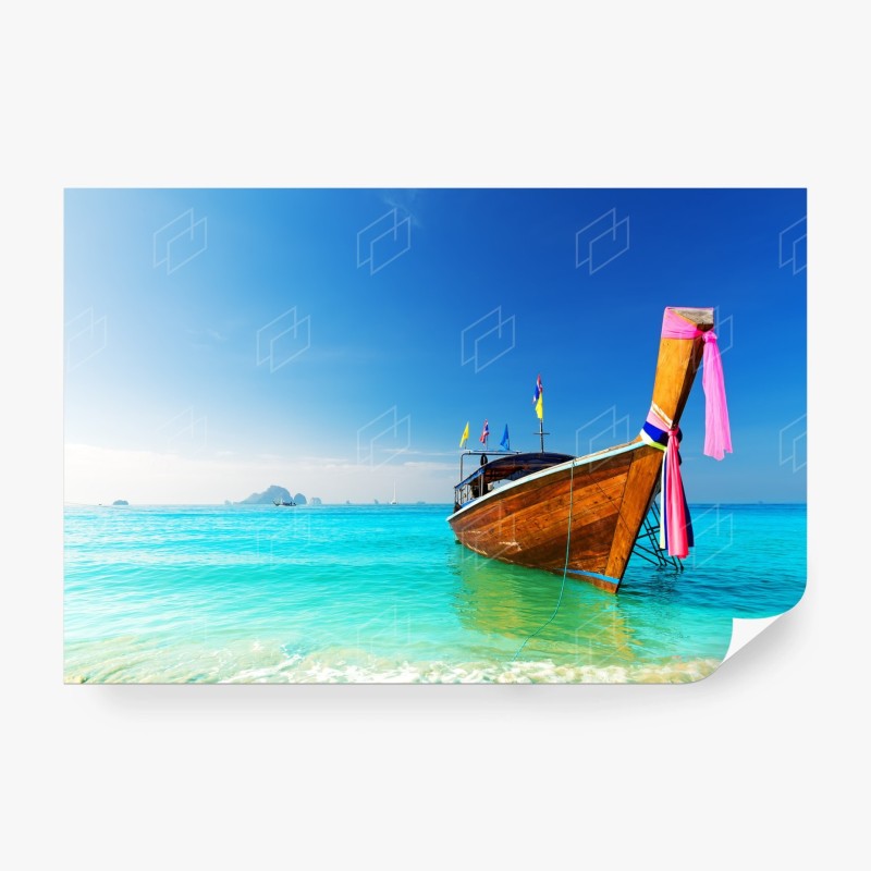 Carta da parati barca tradizionale su spiaggia tropicale, Thailandia