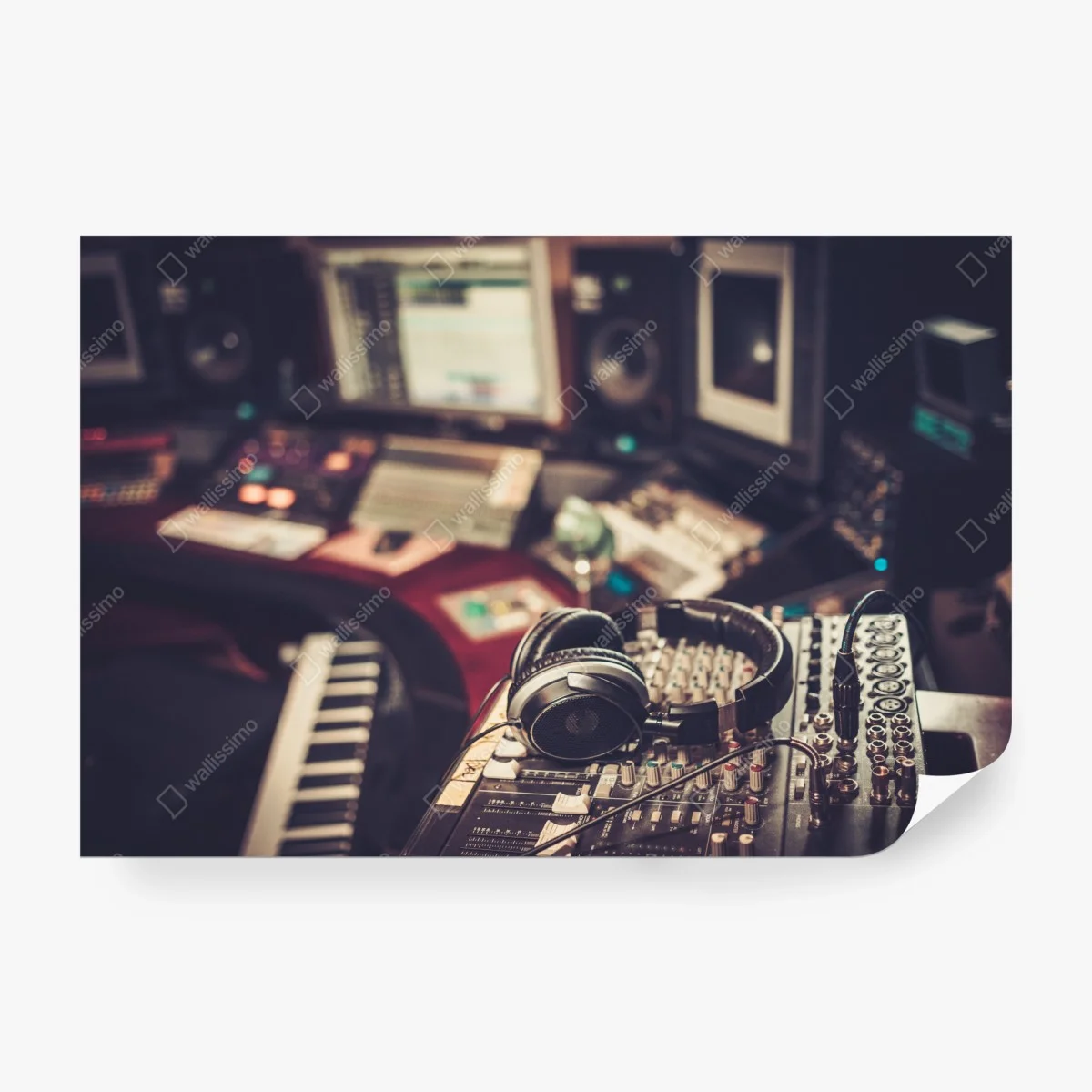 Carta da parati notturno da studio: dettaglio di una console di registrazione • Wallissimo®