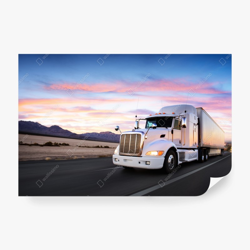 Carta da parati camion bianco al tramonto su strada deserta
