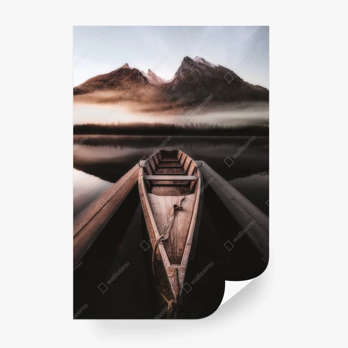 Carta da parati barca solitaria sul lago nella nebbia • Wallissimo® Carta da parati barca solitaria sul lago nella nebbia • Wallissimo®