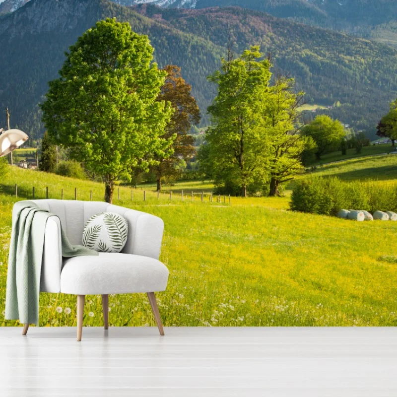 Carta da parati panorama alpino primaverile con prati fioriti