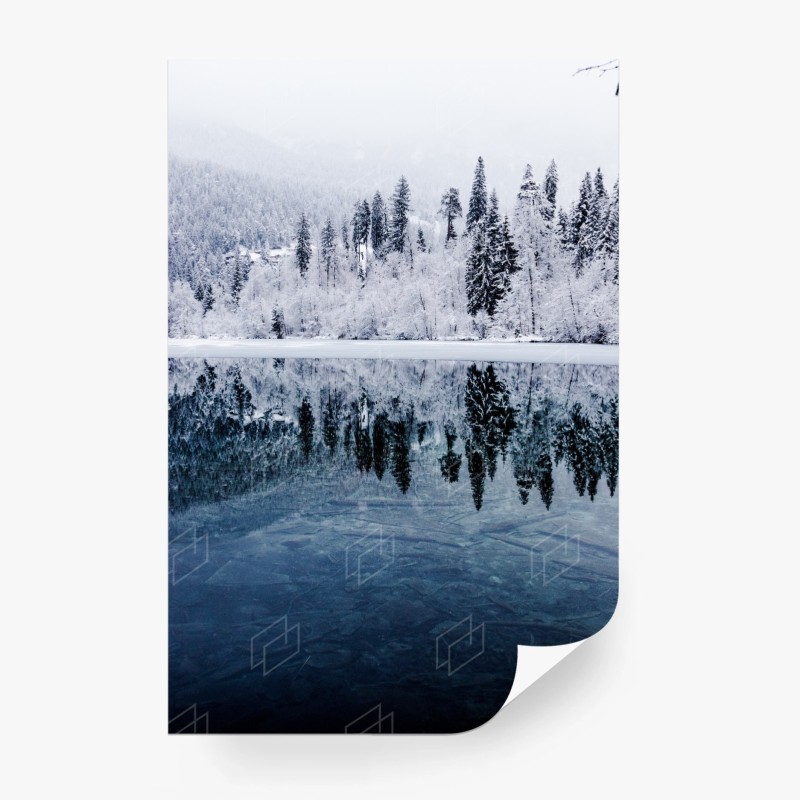 Carta da parati riflessi di neve sul lago