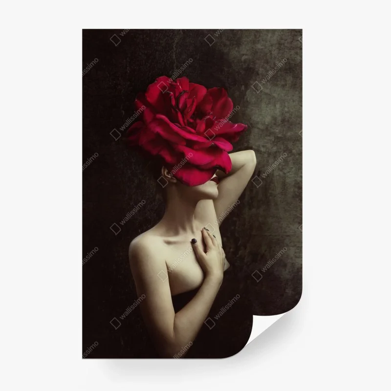 Carta da parati donna con rosa gigante e sensualità moderna