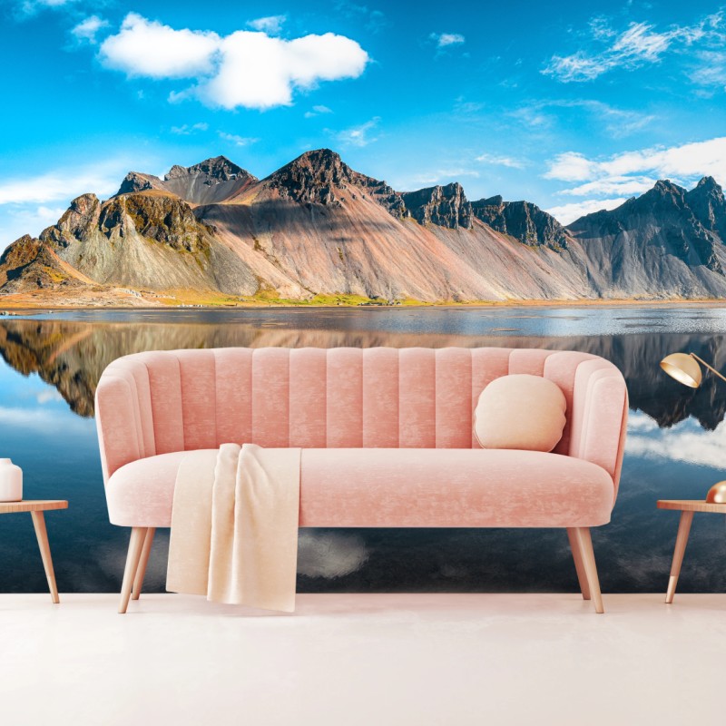 Carta da parati riflessi di Vestrahorn sulla costa islandese