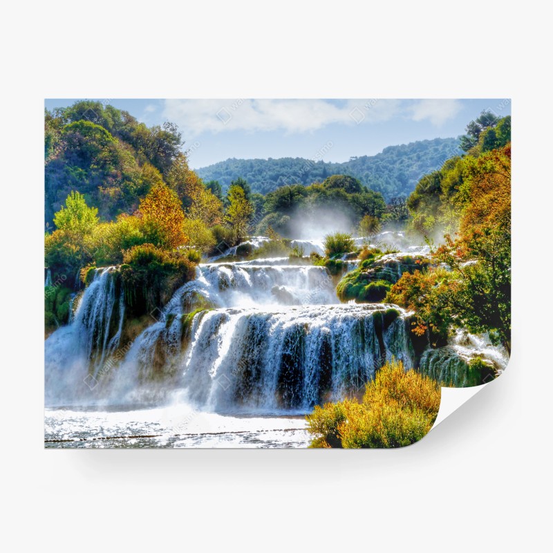 Carta da parati cascata dorata nella foresta autunnale