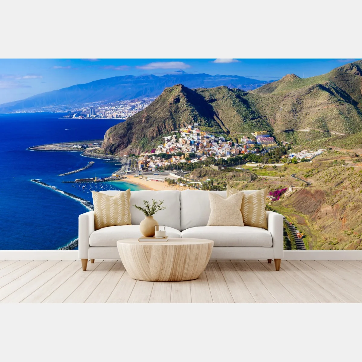 Carta da parati baia panoramica con spiaggia dorata e montagne • Wallissimo® Carta da parati baia panoramica con spiaggia dorata e montagne • Wallissimo®