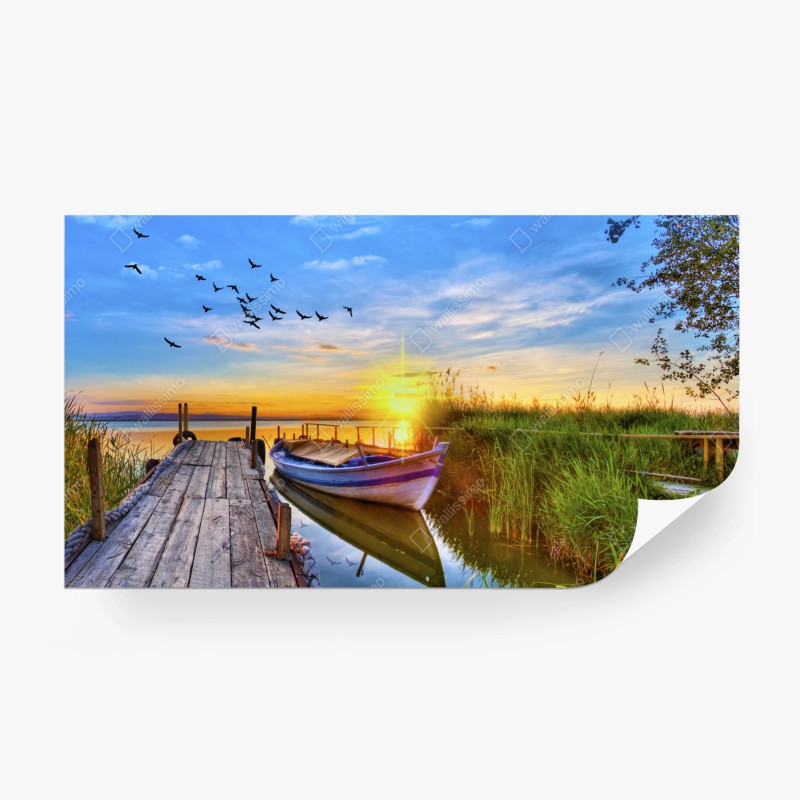 Carta da parati tramonto sul lago con barca e molo