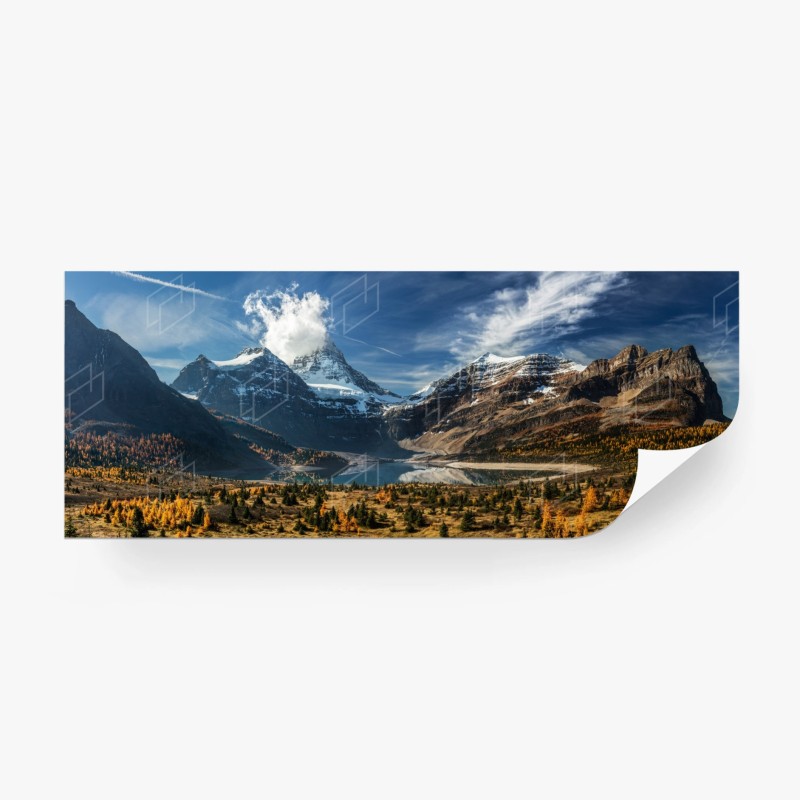 Carta da parati paesaggio montano autunnale con lago riflettente