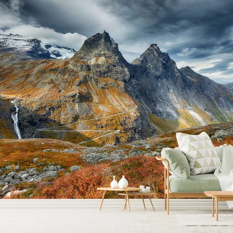 Carta da parati autunno drammatico in alta montagna