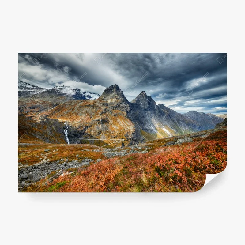 Carta da parati autunno drammatico in alta montagna