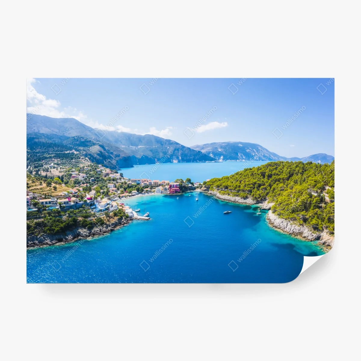 Carta da parati baia turchese con villaggio costiero • Wallissimo®