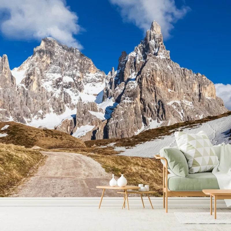 Carta da parati panorama montano drammatico con picco roccioso