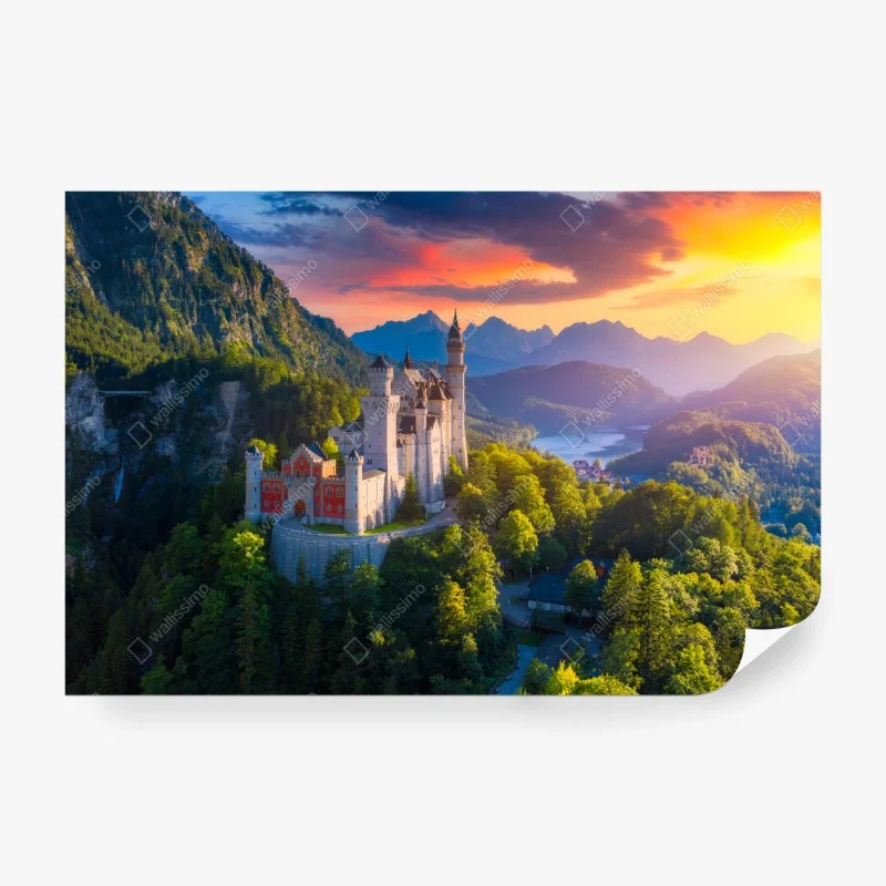Carta da parati Neuschwanstein al tramonto: castello fiabesco tra le montagne