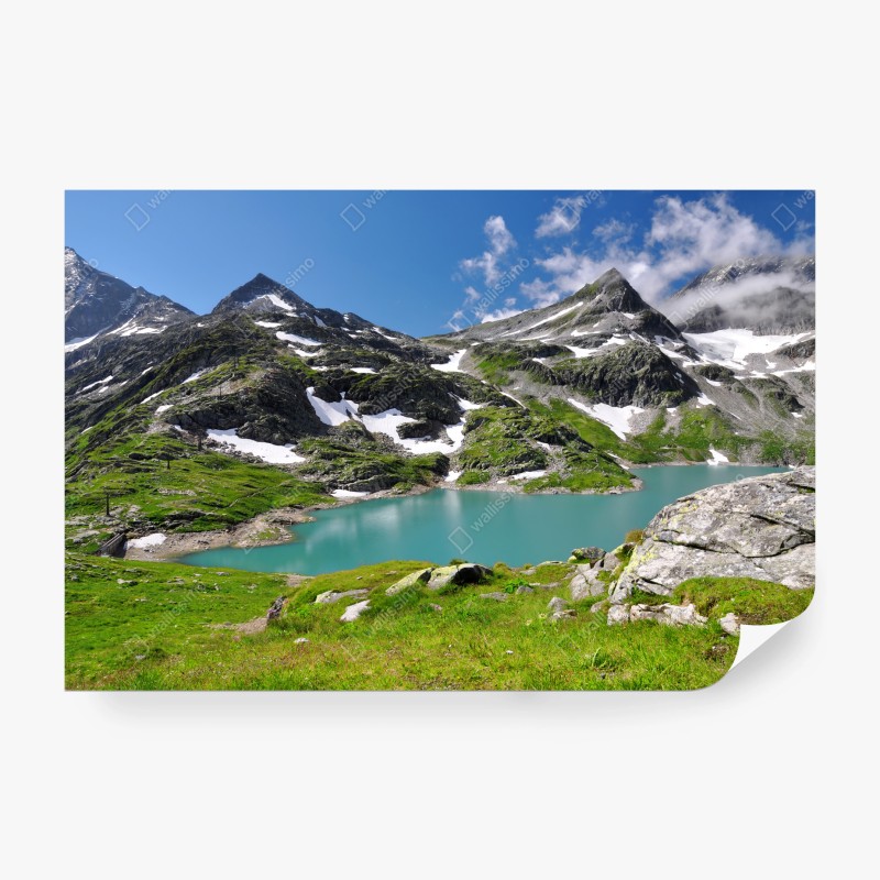 Carta da parati lago alpino turchese tra le montagne