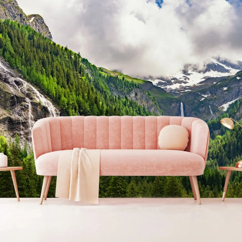 Carta da parati paesaggio montano con cascate e foresta