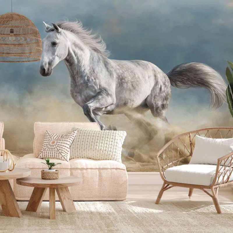 Carta da parati cavallo grigio in corsa su sfondo drammatico