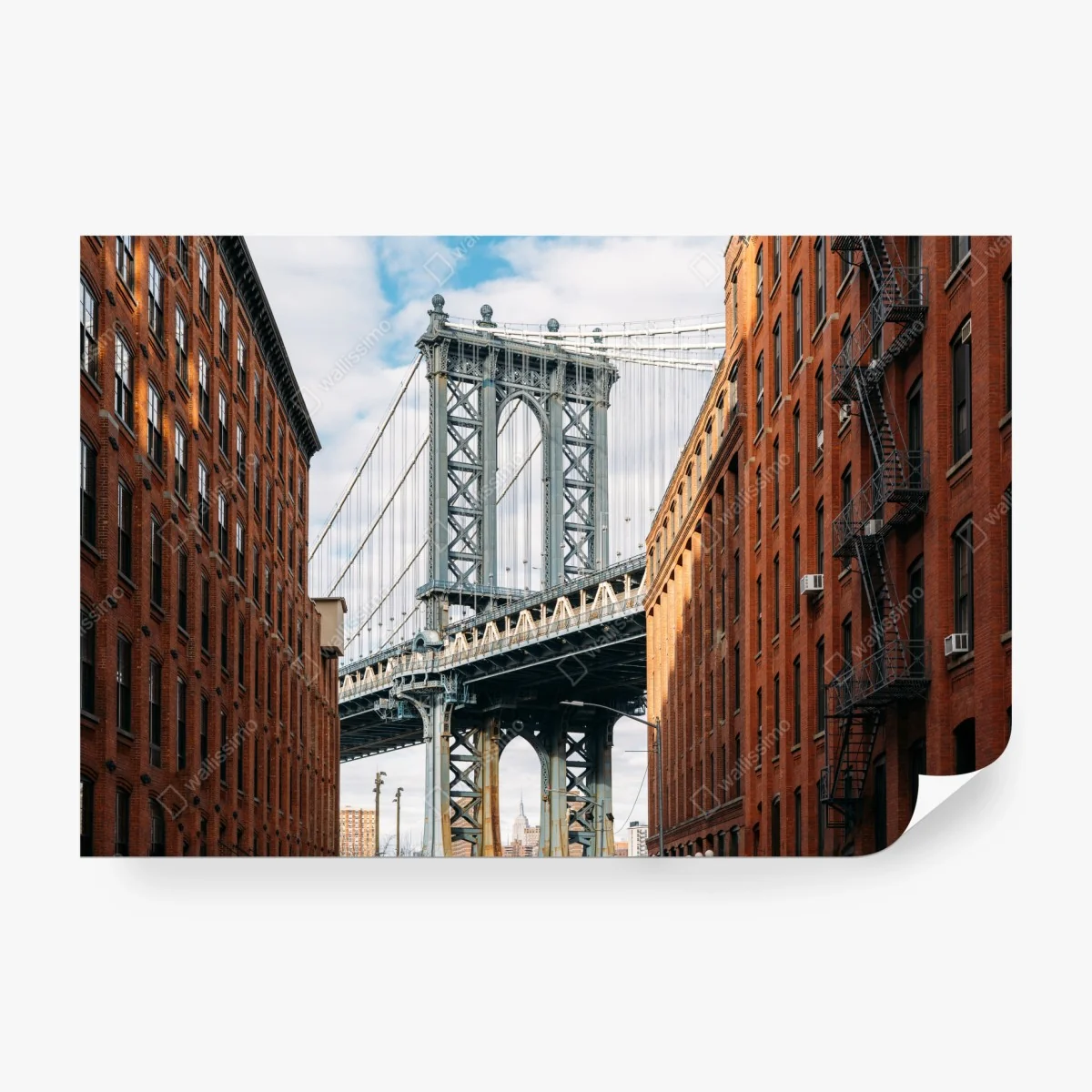 Carta da parati vista del ponte di Manhattan tra edifici in mattoni • Wallissimo®