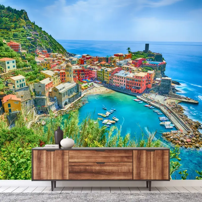 Carta da parati panorama costiero di Vernazza: porto colorato sul mare