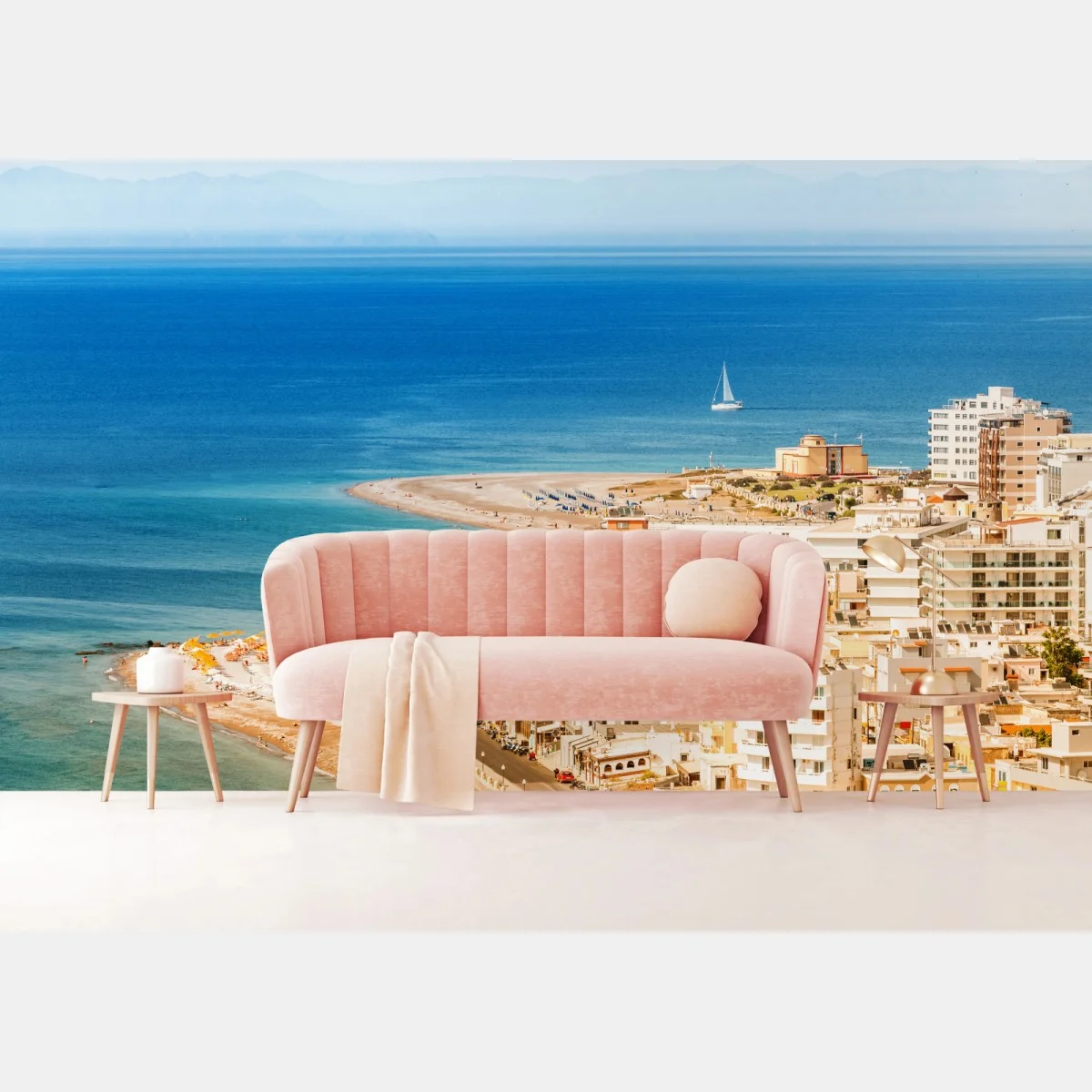 Carta da parati vista costiera soleggiata con barca a vela • Wallissimo® Carta da parati vista costiera soleggiata con barca a vela • Wallissimo®