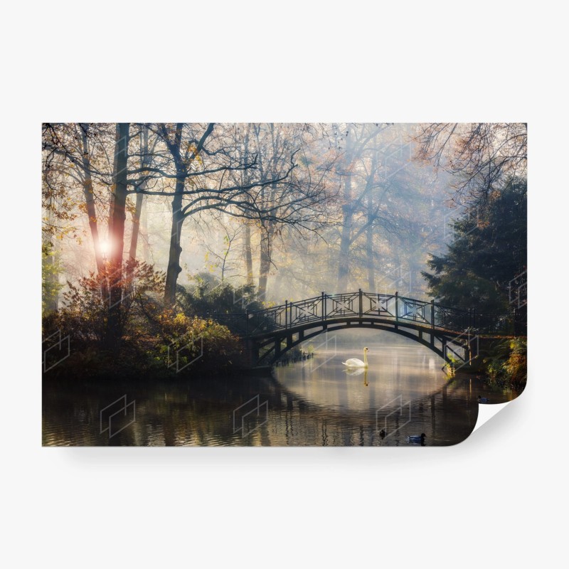 Carta da parati ponte antico nella nebbia autunnale