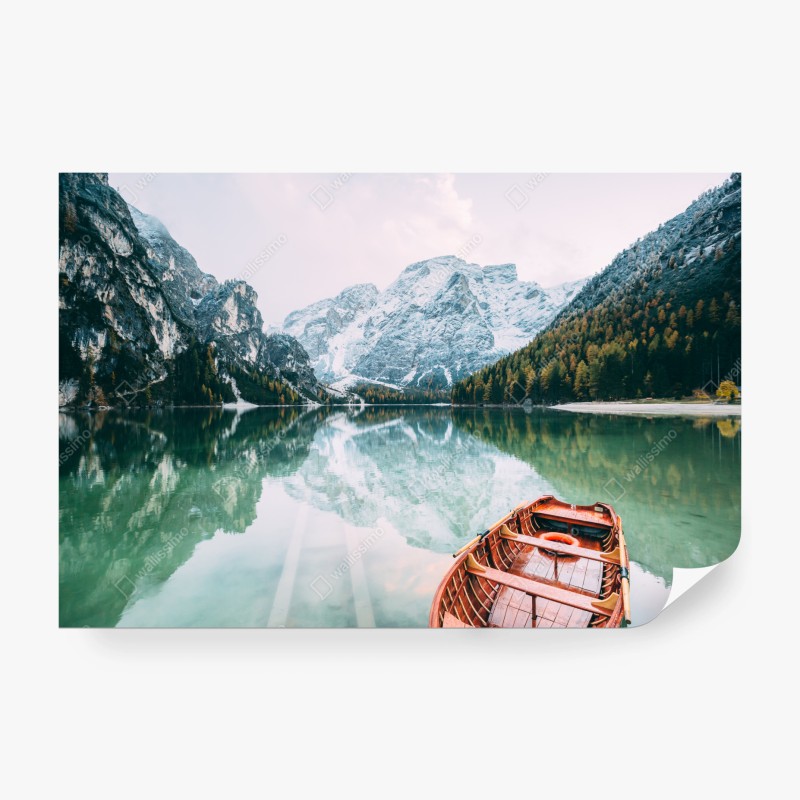 Carta da parati serenità sulle sponde del Lago di Braies
